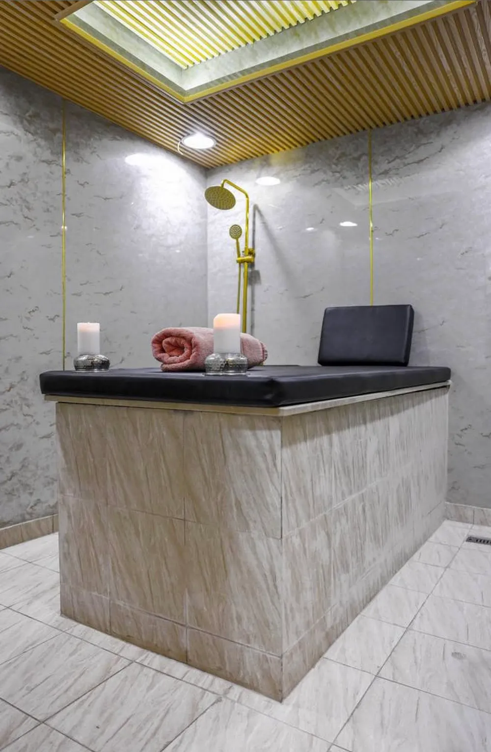 Kanaan Muroor Barber interior 2